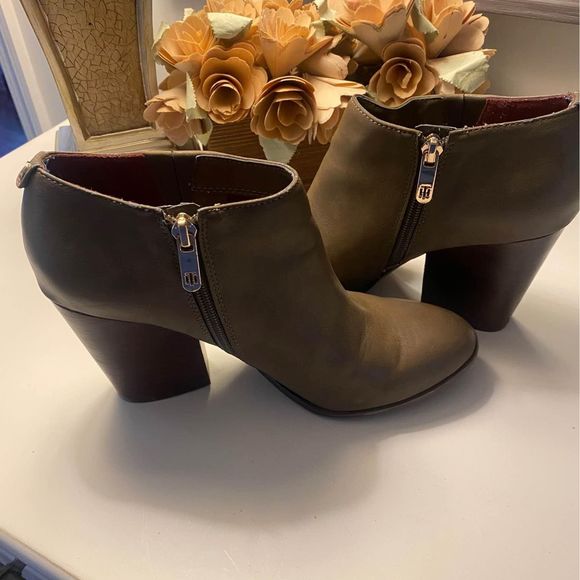 Tommy Hilfiger Ankle Boots, size 8 1/2‎ M - Picture 4 of 8